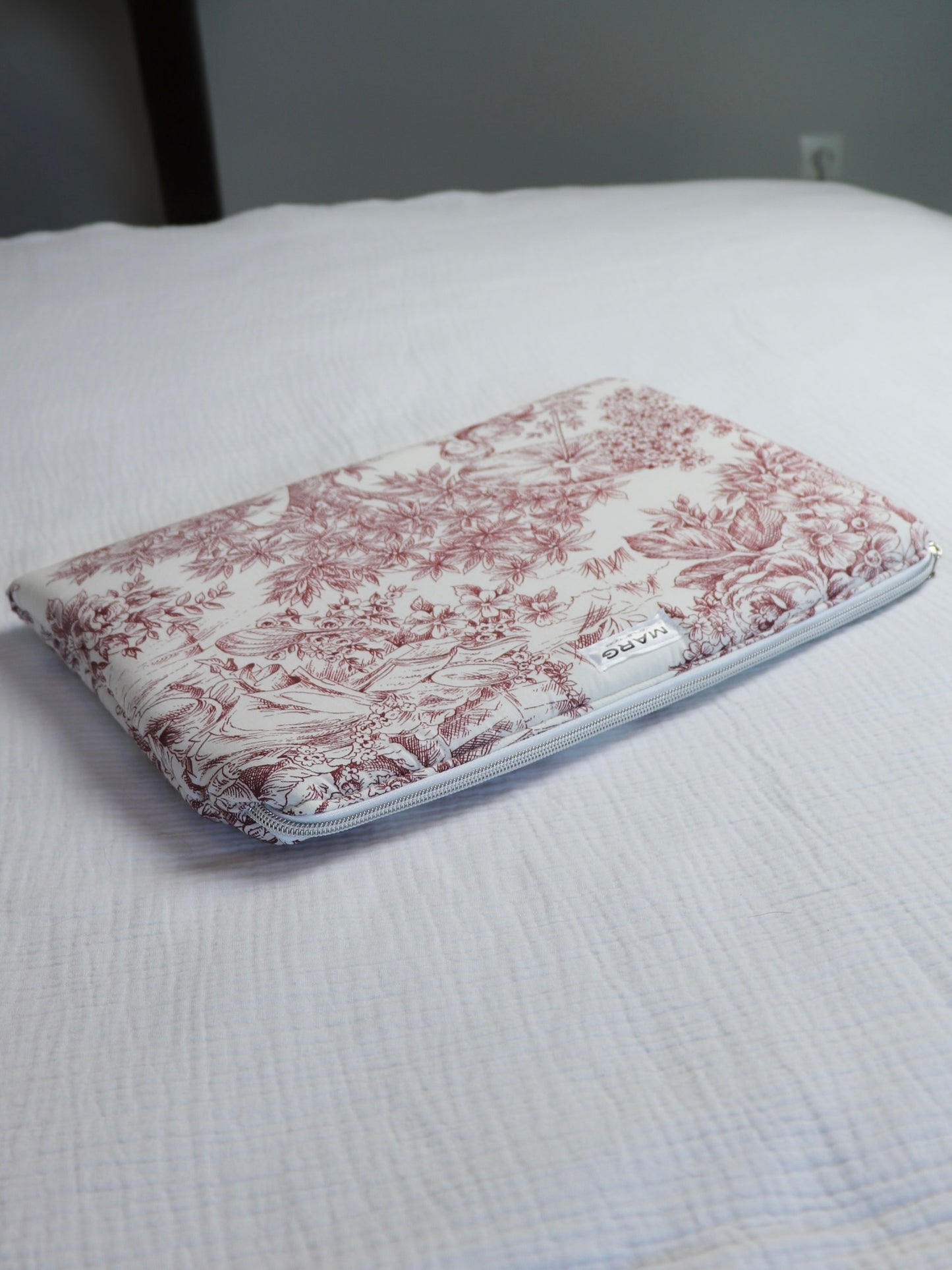 HOUSSE D’ORDINATEUR / TABLETTE - JOUY ROUGE