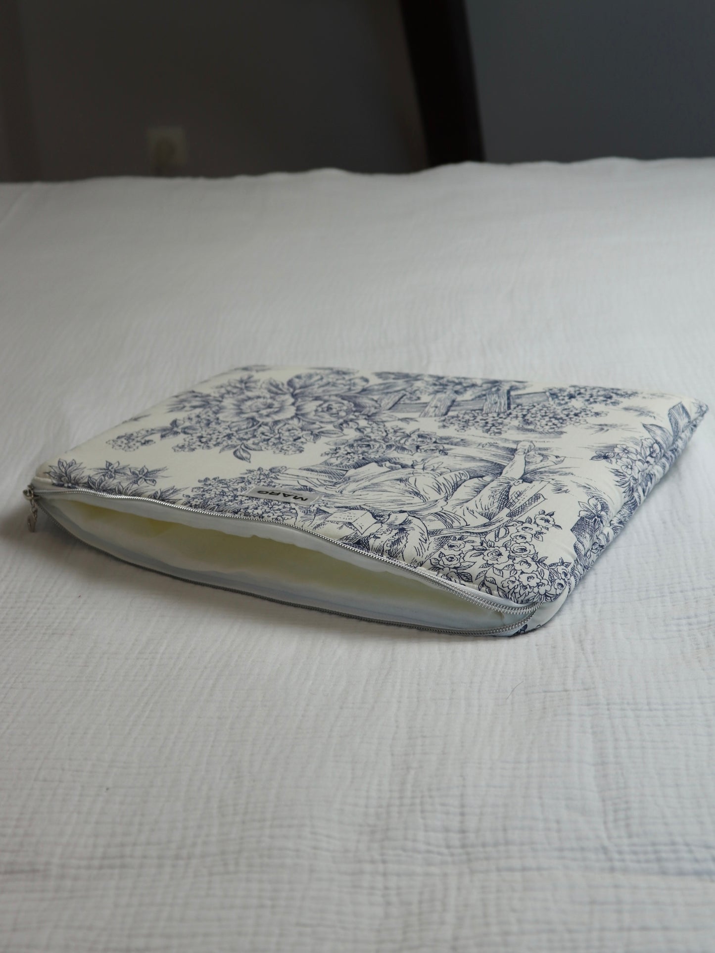 HOUSSE D’ORDINATEUR / TABLETTE - JOUY BLEU