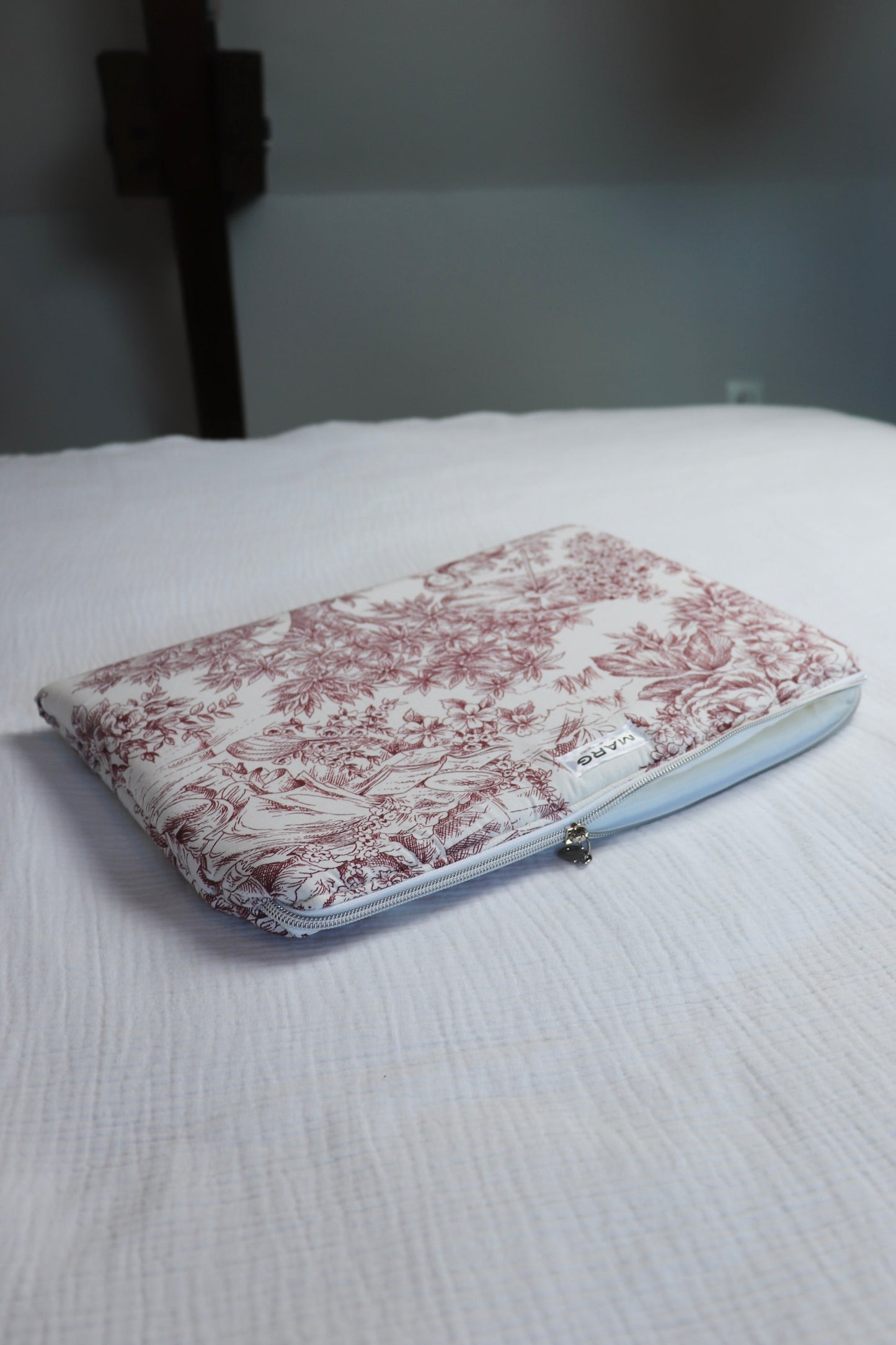 HOUSSE D’ORDINATEUR / TABLETTE - JOUY ROUGE