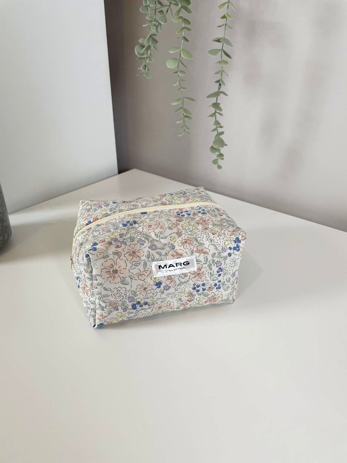 TROUSSE DE TOILETTE - DESSIN DE FLEURS