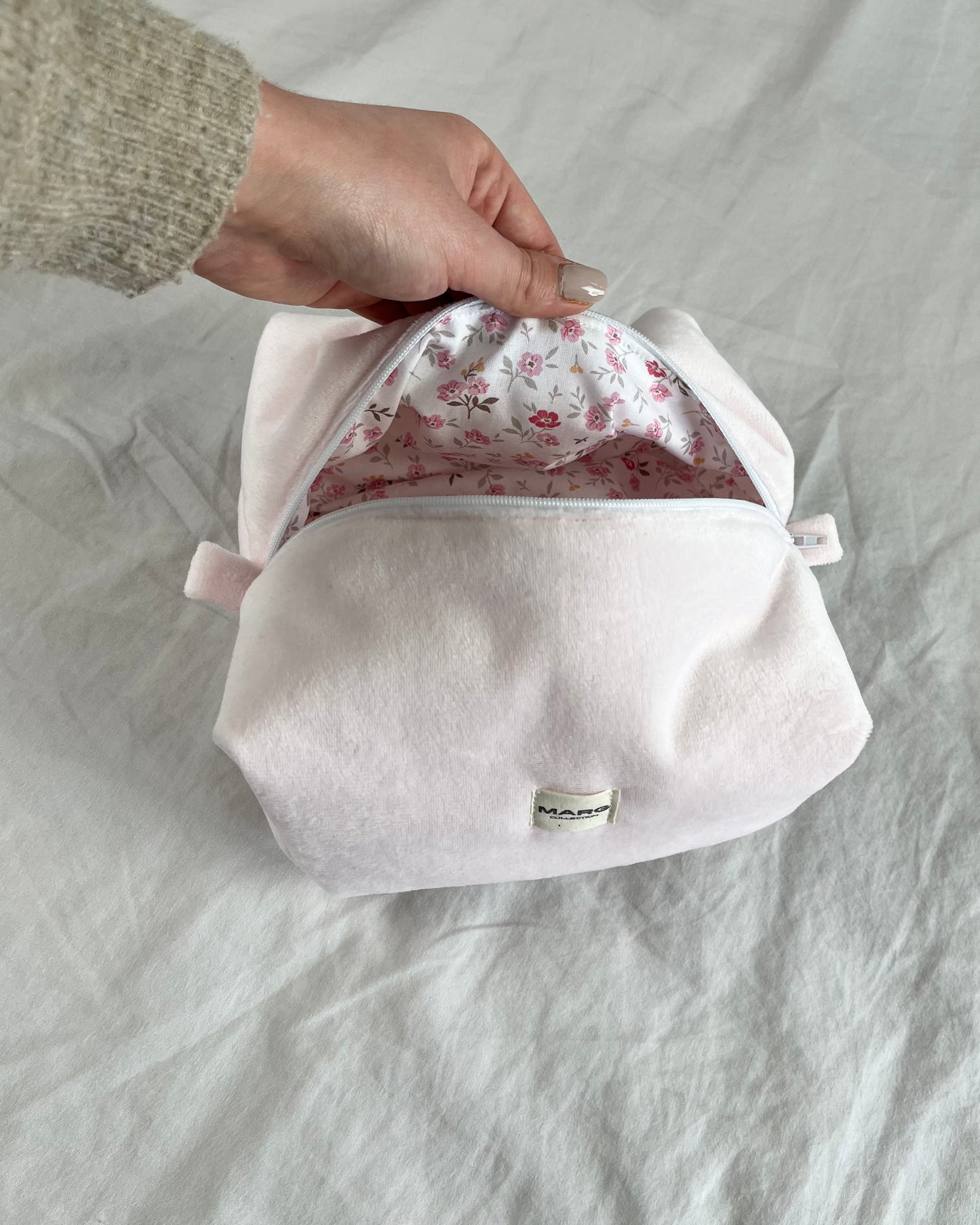 TROUSSE DE TOILETTE - MINKY ROSE ET FLEURS ROSES