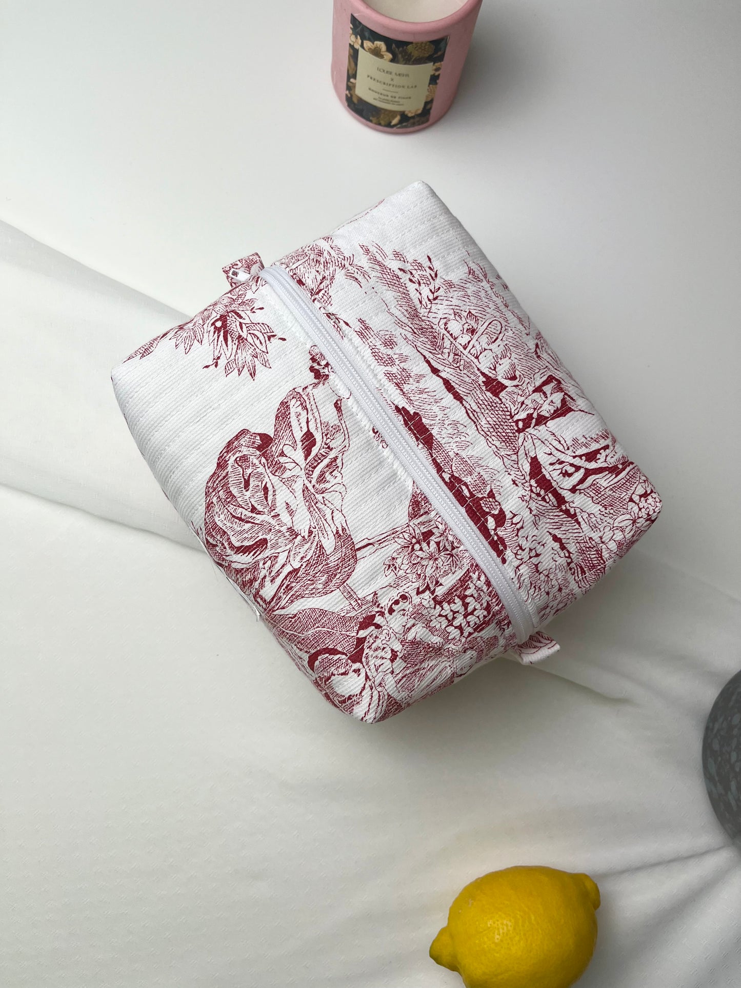 TROUSSE DE TOILETTE - MATELASSÉ TOILE DE JOUY ROUGE