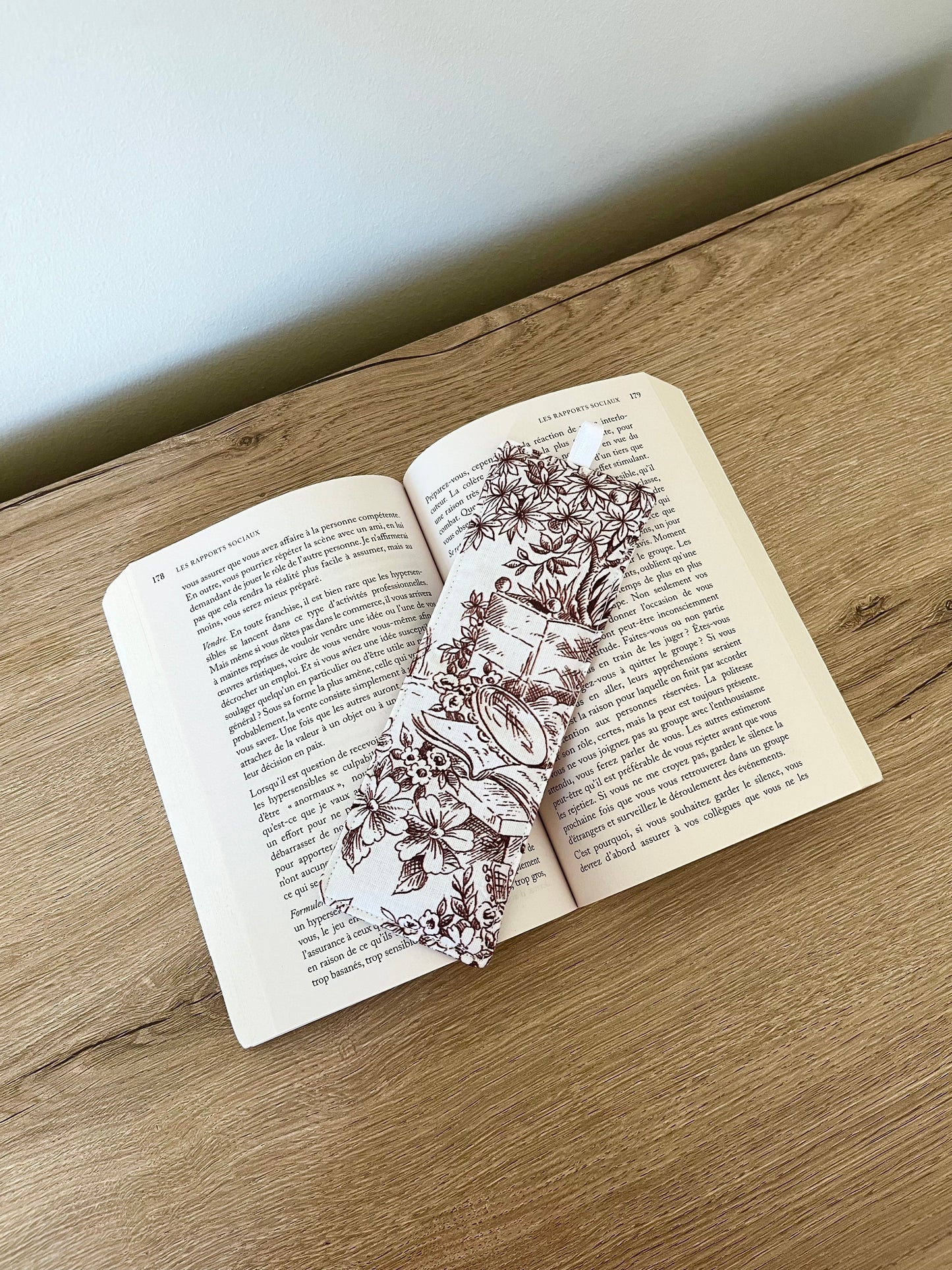 MARQUE PAGE - JOUY MARRON