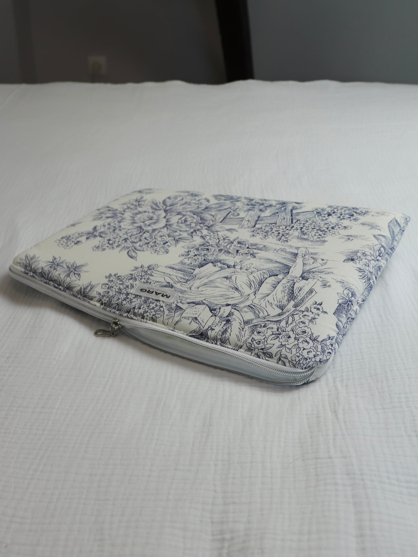 HOUSSE D’ORDINATEUR / TABLETTE - JOUY BLEU