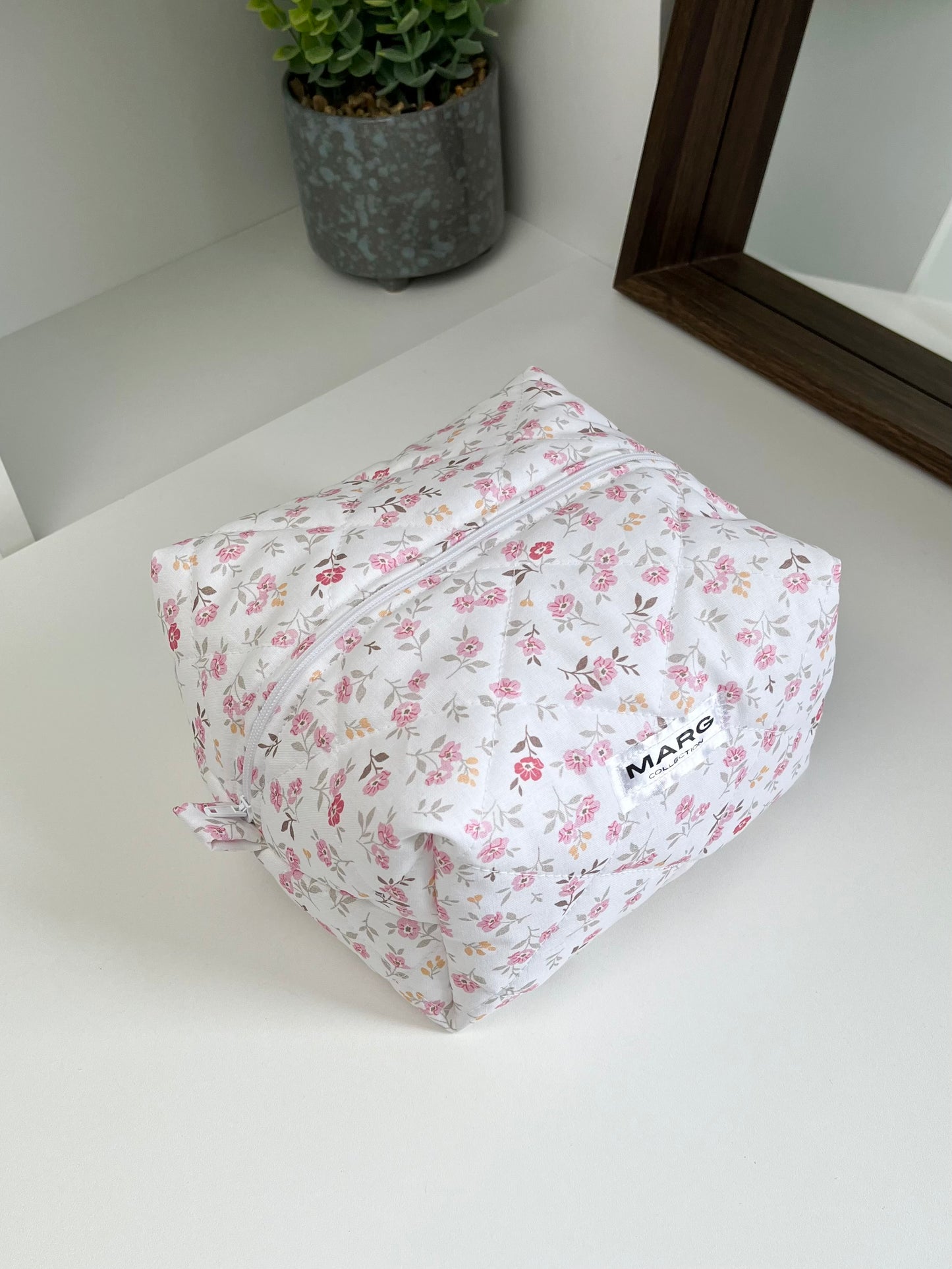 TROUSSE DE TOILETTE - FLEURS ROSES ET COTON BLANC