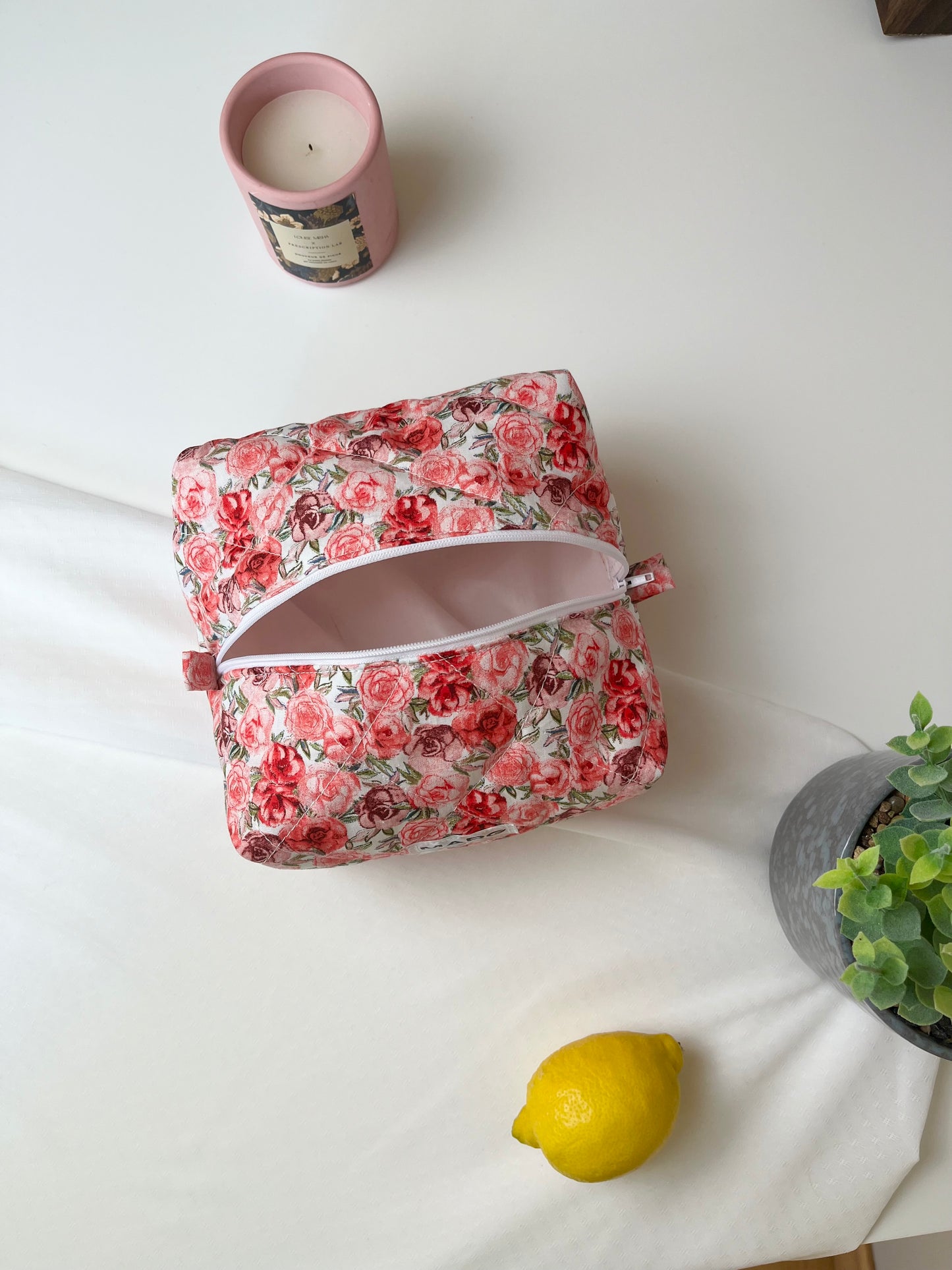 TROUSSE DE TOILETTE - MATELASSÉ FLEUR ROUGE