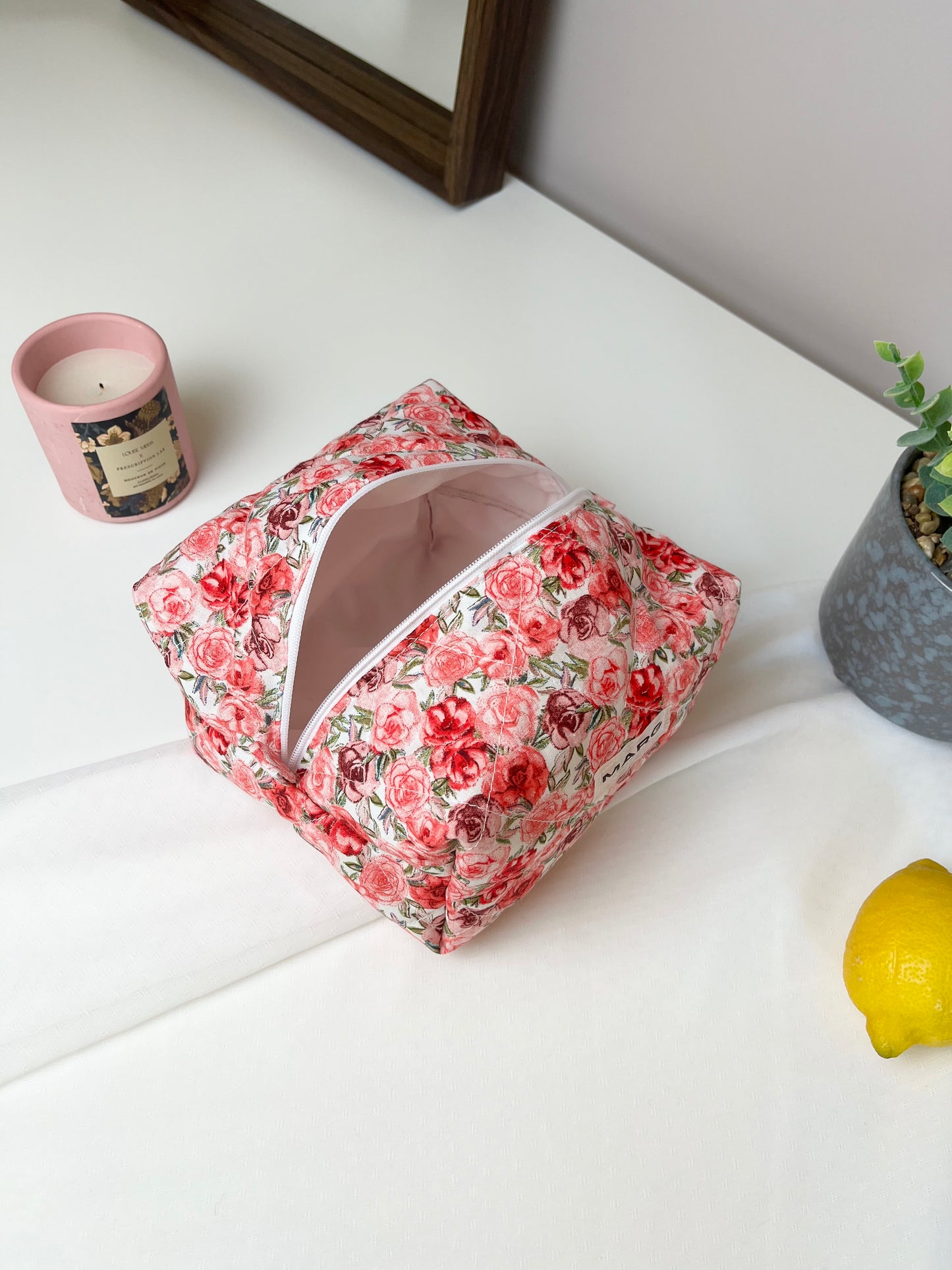 TROUSSE DE TOILETTE - MATELASSÉ FLEUR ROUGE