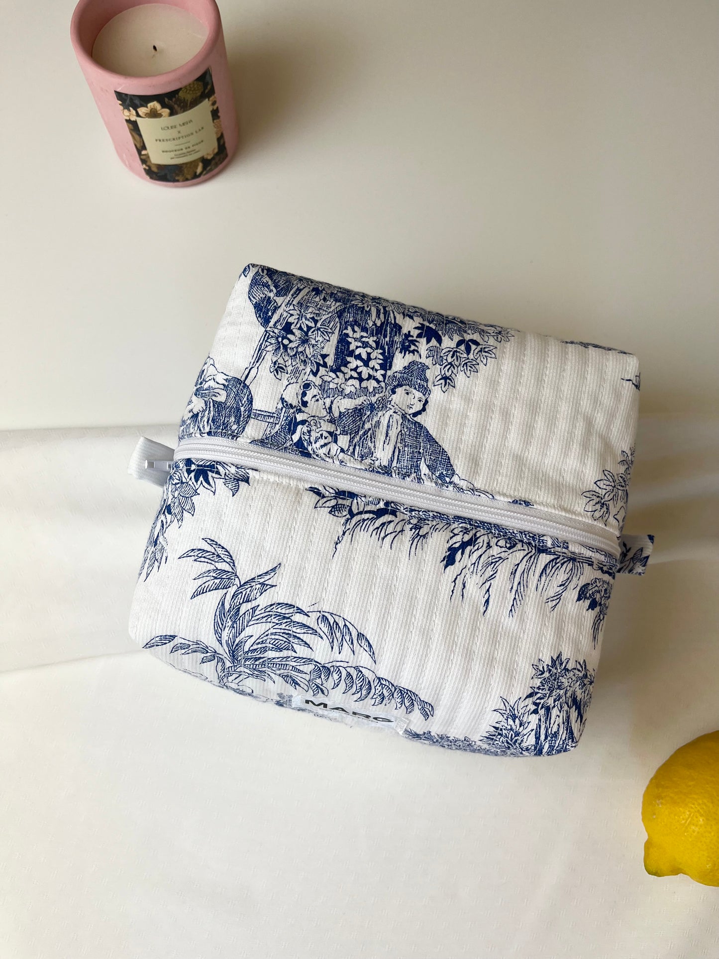 TROUSSE DE TOILETTE - MATELASSÉ TOILE DE JOUY BLEU