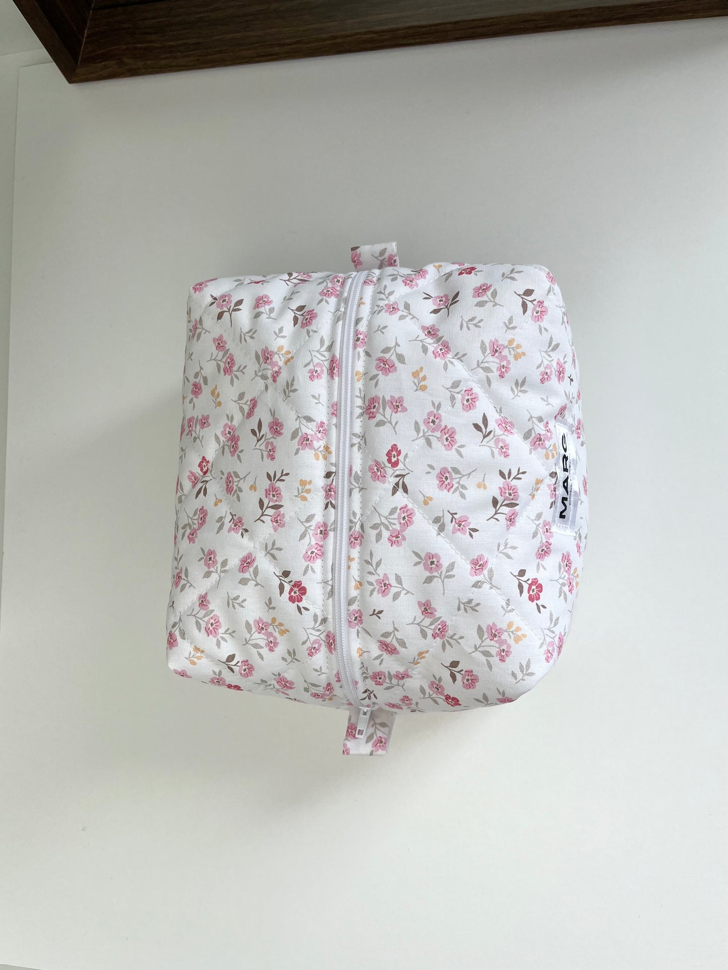 TROUSSE DE TOILETTE - FLEURS ROSES ET COTON BLANC