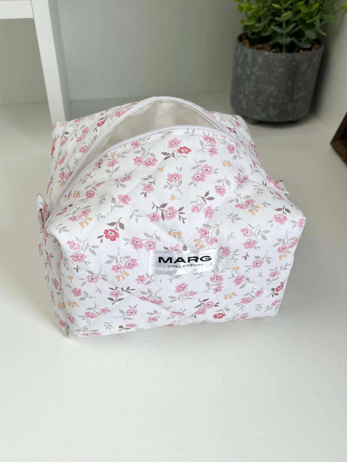 TROUSSE DE TOILETTE - FLEURS ROSES ET COTON BLANC